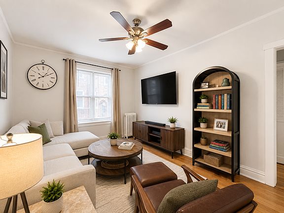 2nd image of 652 W Oakdale Ave APT 1N