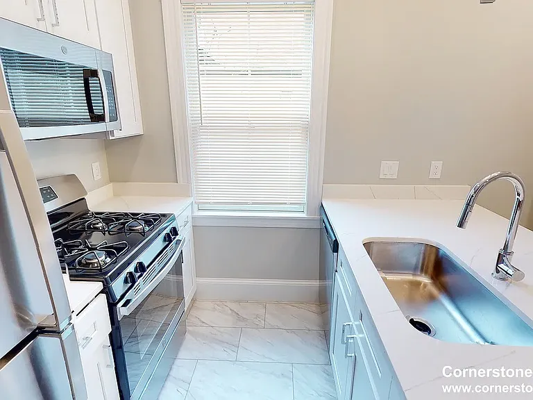 267 E Cottage St #3 — Photo 2