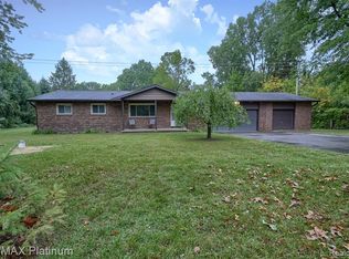 11442 Silver Lake Rd, Byron, MI 48418