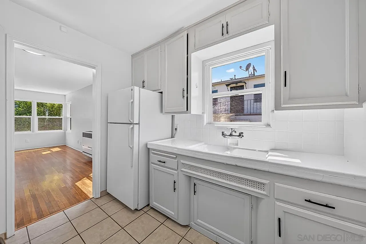 2 bed, 1.0 bath, 750 sqft, $2,700 — Photo 2
