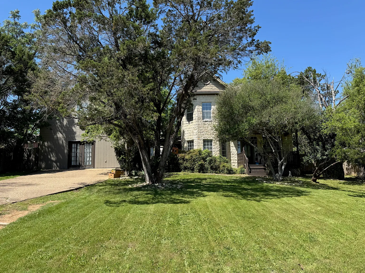 4 bed, 2230 sqft, $3,700 — Photo 1