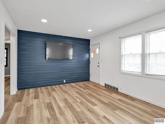 4th image of 7710 Maywood St