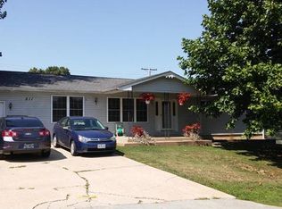 211 Peach St, Elsberry, MO 63343