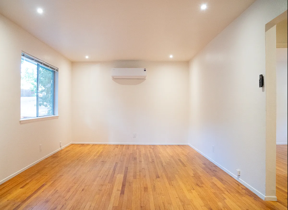 living room - 356 Chamberlain Ave #A