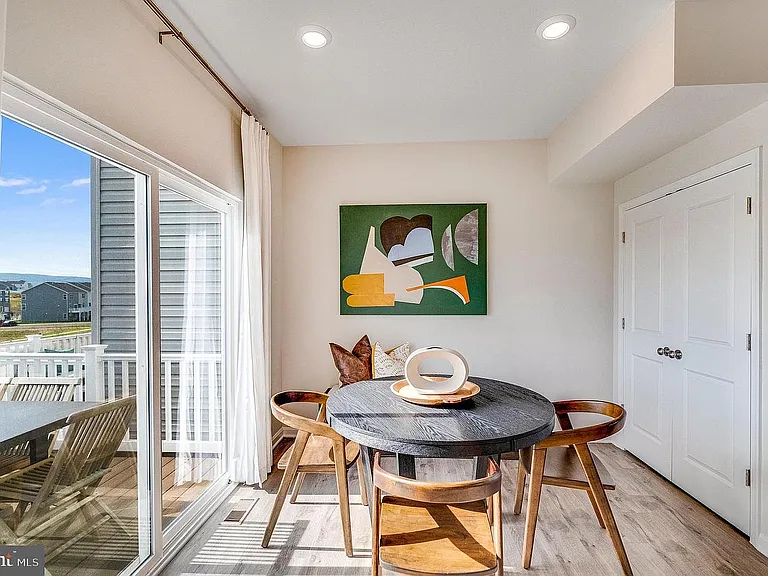 428 Seeback Dr — Photo 9