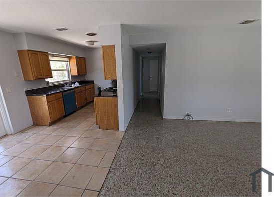 4th image of 3861 Whiting Dr SE