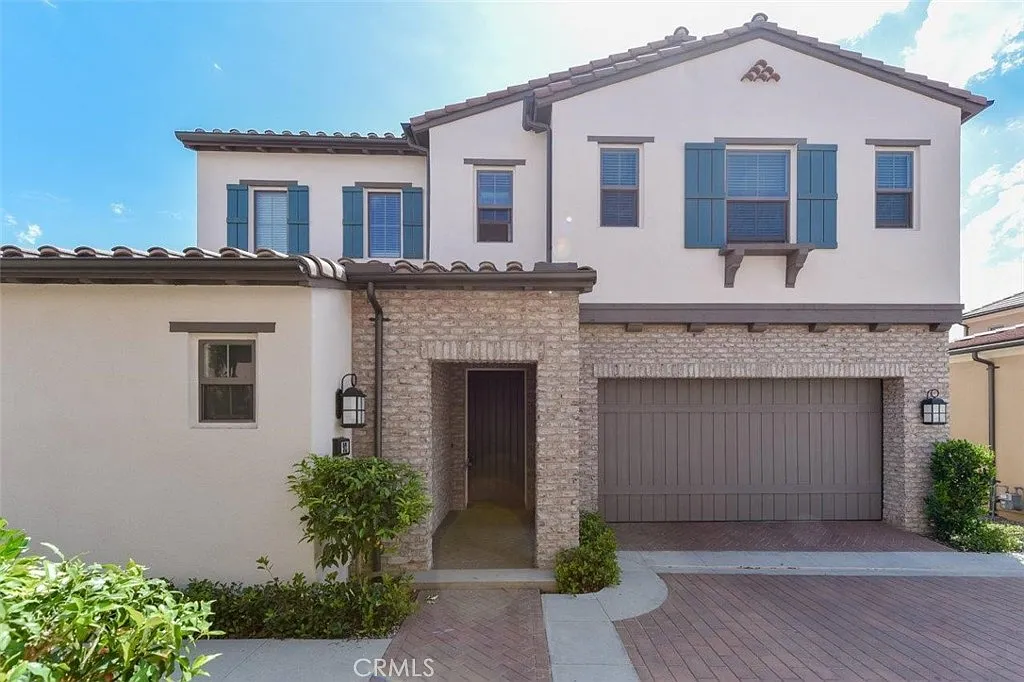 4 bed, 2246 sqft, $6,000 — Photo 1