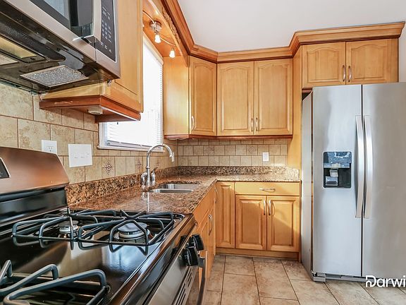 3rd image of 1360 Sudvale Rd