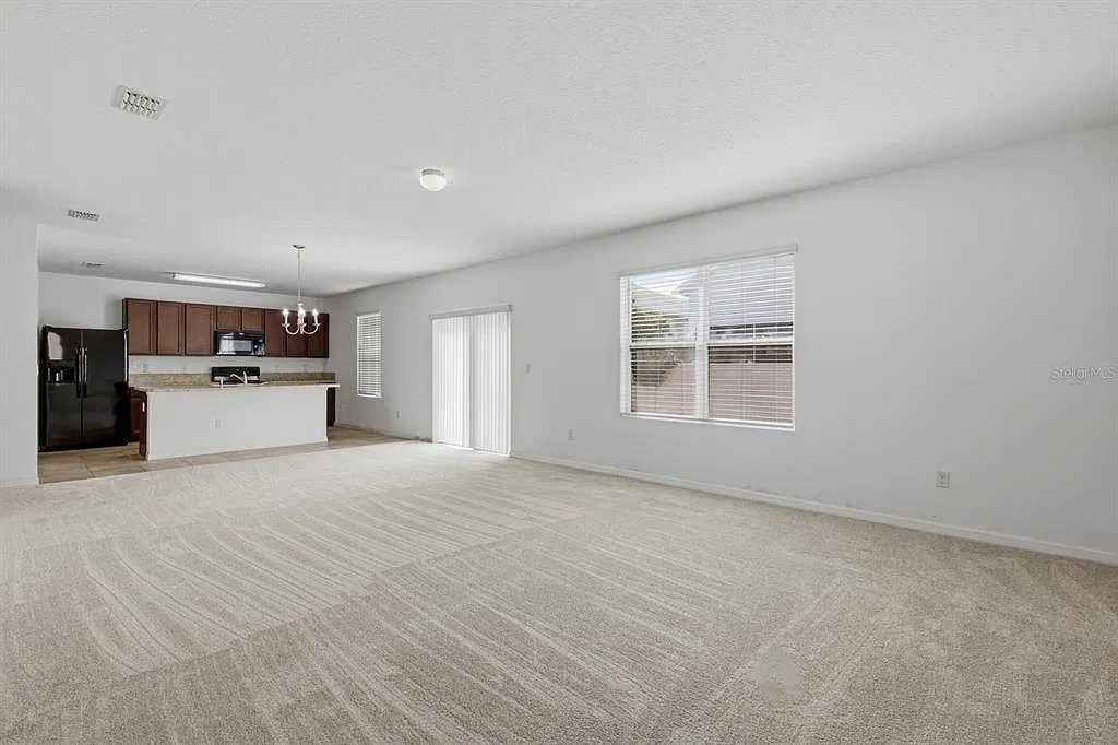 4 bed, 2.5 bath, 2432 sqft, $2,350 — Photo 3