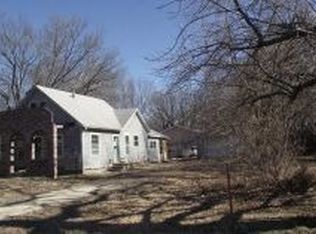 636 Pine St, Rossville, KS 66533