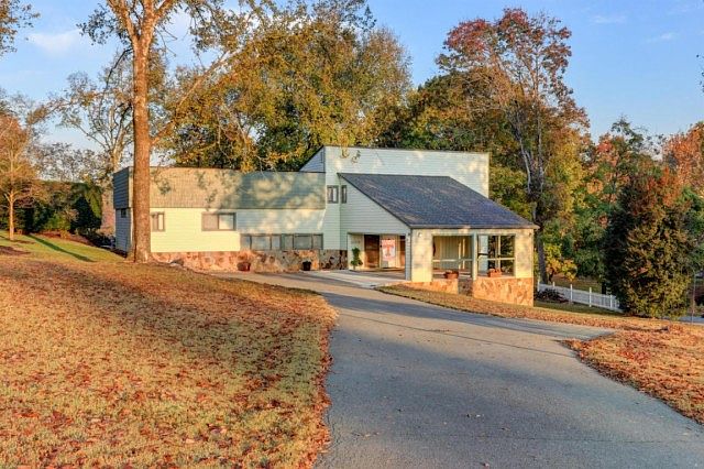 1st image of 3709 Rivertrace Ln
