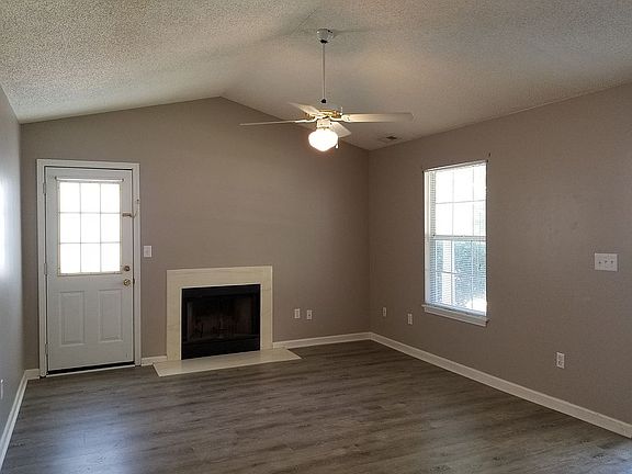 5th image of 102 Creekpoint Dr