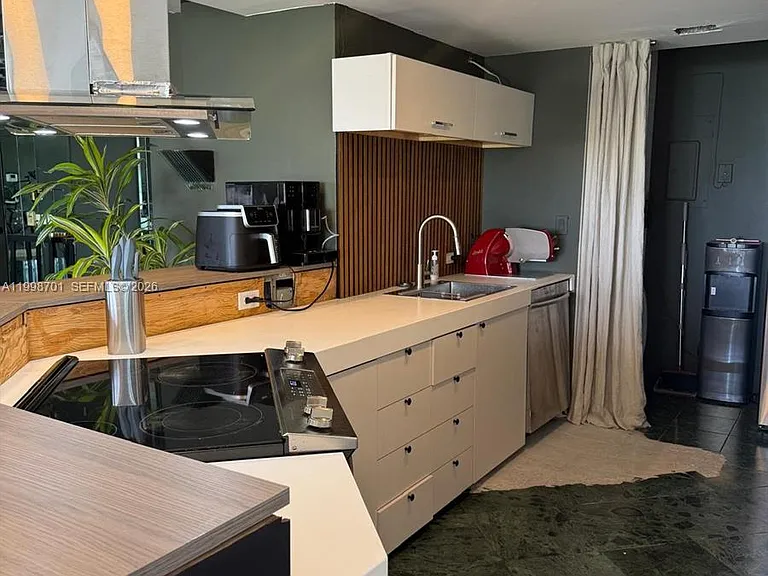 19707 Turnberry Way #28C — Photo 10
