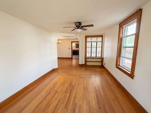 3rd image of 35 Maple St