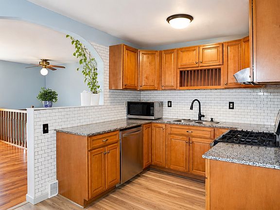 3rd image of 2519 E 26th St