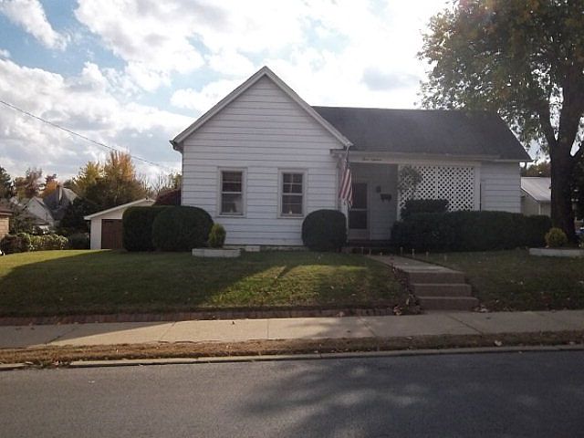 1st image of 318 W Broadway St