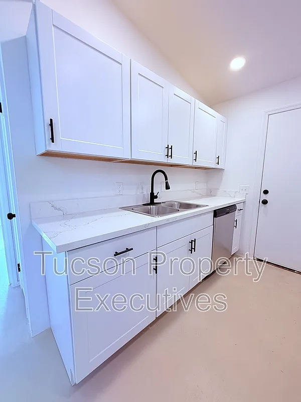 3 bed, 1.0 bath, 1200 sqft, $1,650 — Photo 4