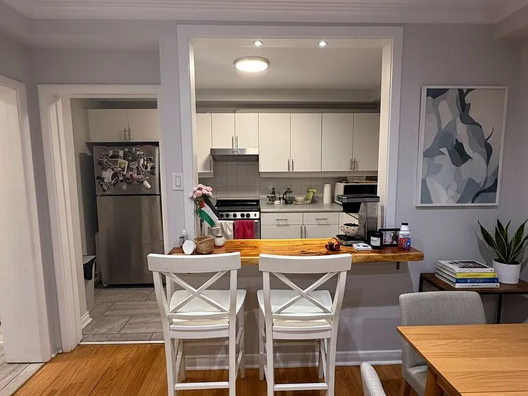 185 Silver Birch Ave #LOWER — Photo 4
