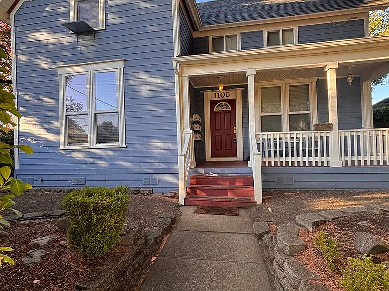 1105 1st Ave NE #2 — Photo 2