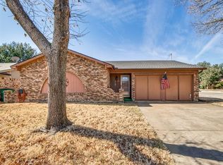 7621 Meadowlark Ln N, Watauga, TX 76148