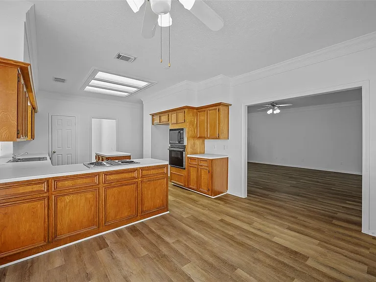5803 Ancient Oaks Dr — Photo 20