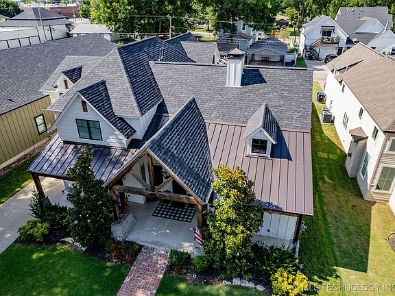 4th image of 312 E Dallas St