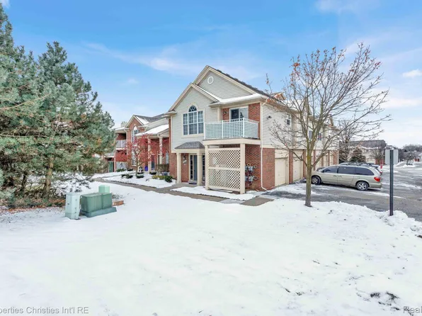1858 Flagstone Cir #49, Rochester, MI 48307