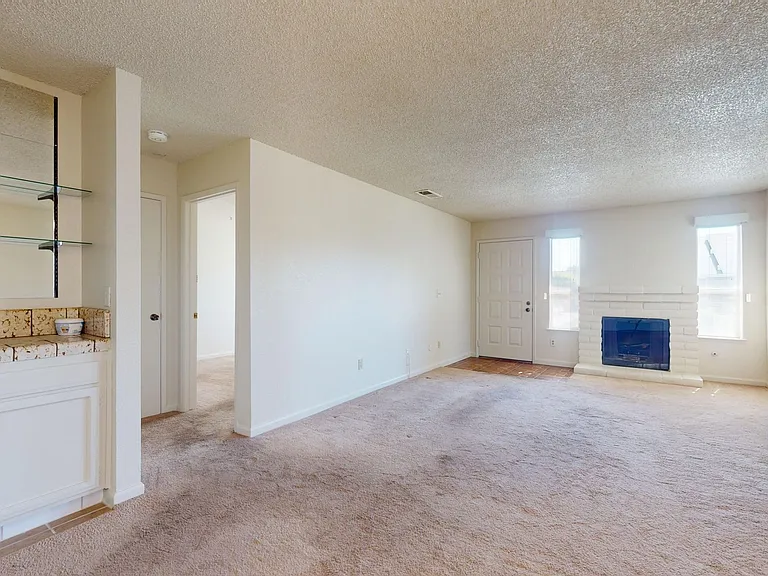 1027 W Dakota Ave #104 — Photo 5