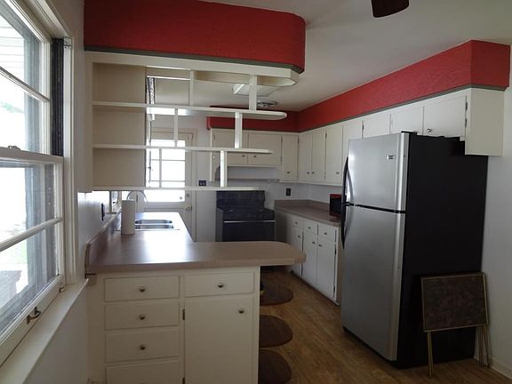 5th image of 429 Sherwood Dr W