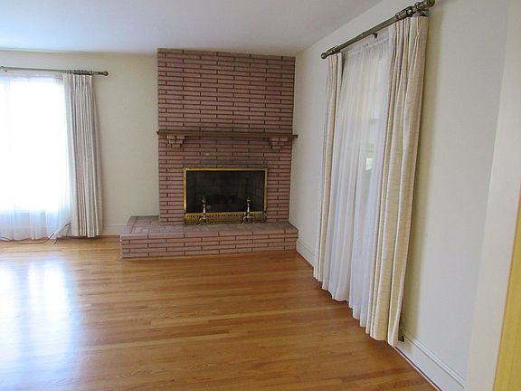 5th image of 608 Dover Pl