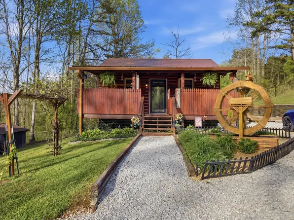 110 Angel Howard Ln, Pikeville, TN 37367