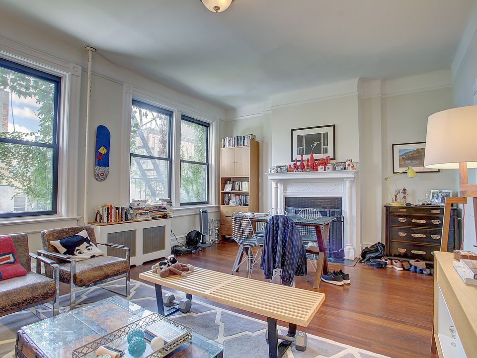 1st image of 83 Washington Pl APT 4R