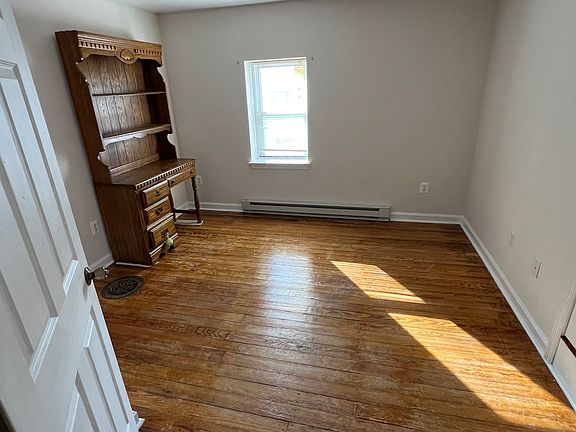 Middle Bedroom / In-laws suite
