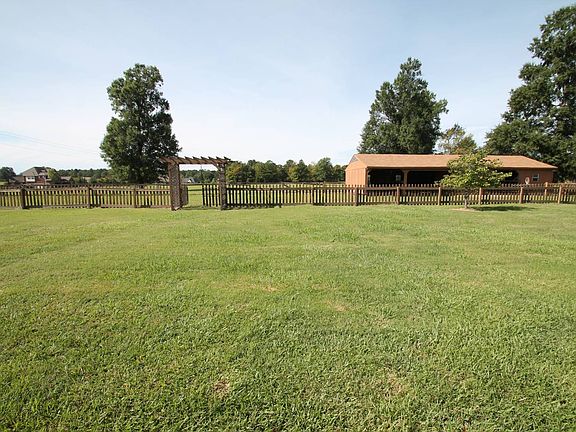 5th image of 30 Oakridge Dr