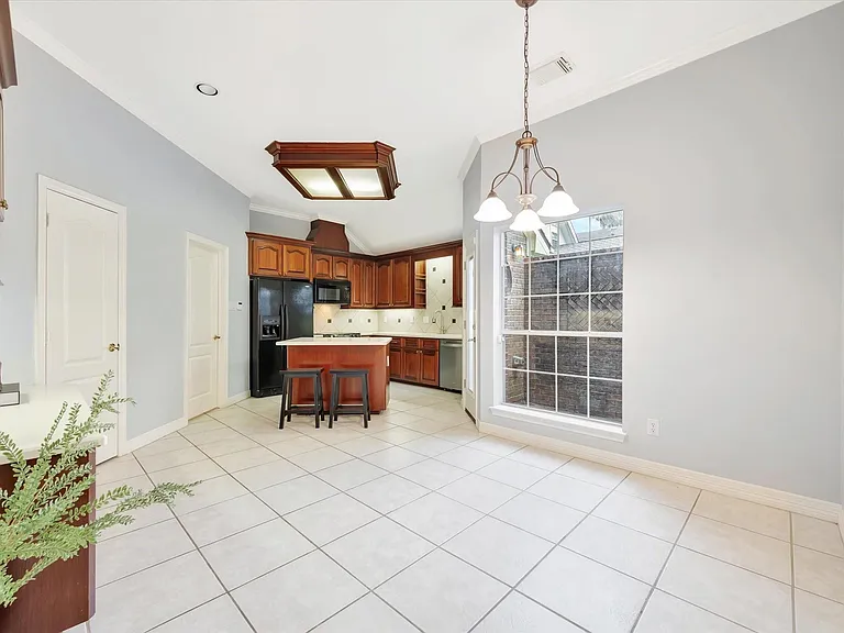 2421 Baycrest Dr — Photo 10