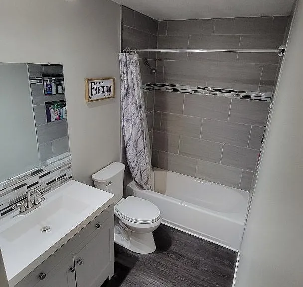 Upstairs full bathroom
