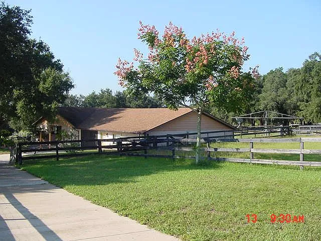 2 bed, 1.0 bath, 1300 sqft, $1,800 — Photo 2
