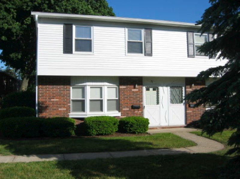 1st image of 762 Mentor Ave APT 32