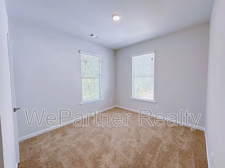 2614 Mills Commons Dr — Photo 11