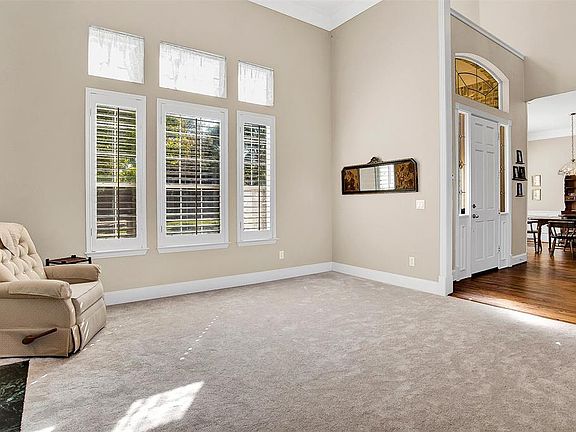 5th image of 3209 Langley Dr