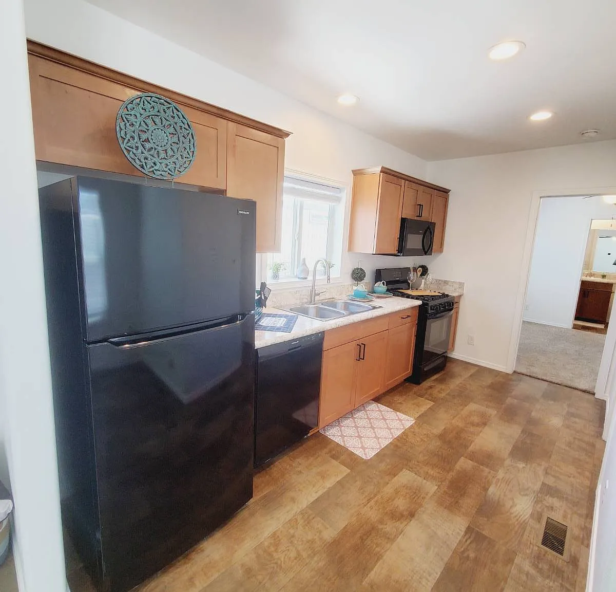 2 bed, 2.0 bath, 896 sqft, $1,175 — Photo 2