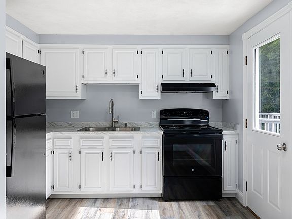 2nd image of 119 Drummond Ave #0bc138df1