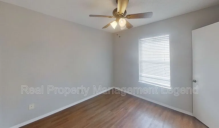 701 S Valentine Dr — Photo 14