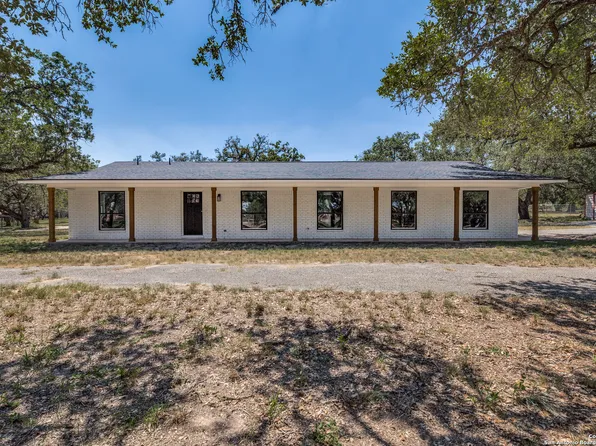 127 LIVE OAK DR, Pleasanton, TX 78064