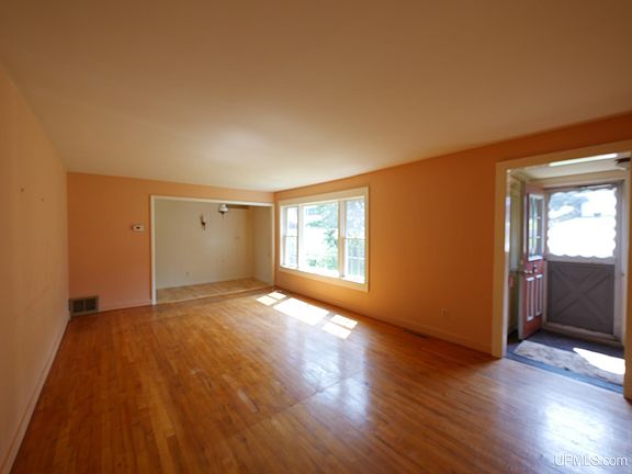 5th image of 204 W Douglass Ave