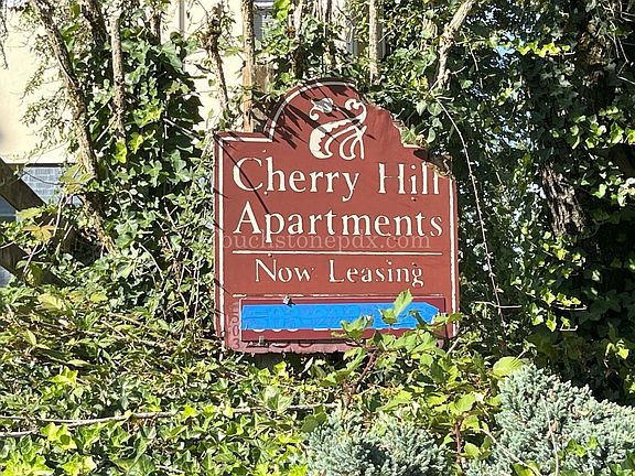2nd image of 5802 SE Milwaukie Ave APT 2