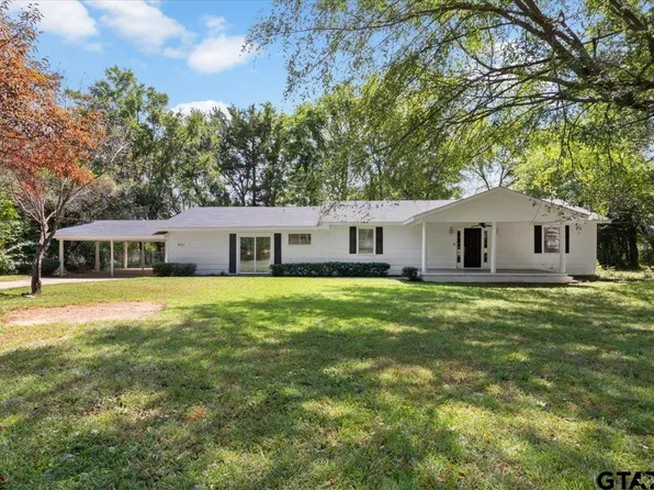 901 Bert St, Daingerfield, TX 75638