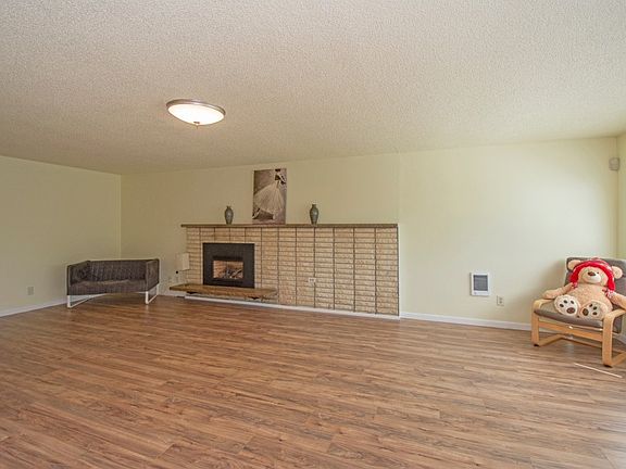 5th image of 9516 E East St