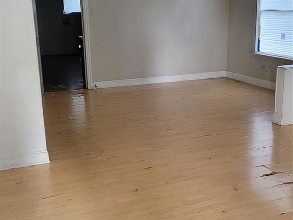 4th image of 2703 Cochran St