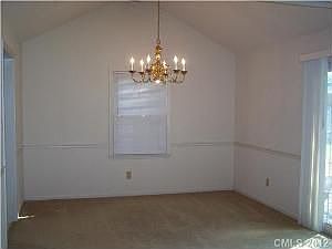 4th image of 562 Burrington Ct